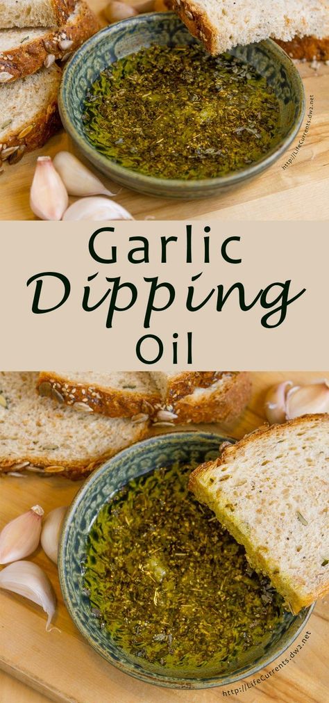 Garlic Dipping Oil, Dipping Oil Recipe, Pepperoni Dip, Bread Dipping Oil, Makanan Italia, Dipping Oil, Easy To Make Appetizers, Garlic Dip, Italian Herbs