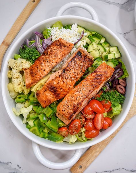 Greek Salmon Salad Greek Vinaigrette — Fit Foodie Le Greek Salmon Salad, Greek Salmon Recipe, Salmon Nuggets, Protein Salads, Greek Salmon, Salad Greek, Competition Diet, Crispy Salmon, Greek Vinaigrette