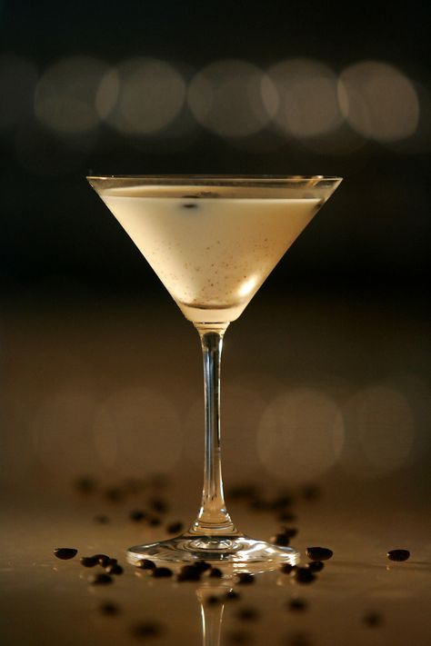 Coffee martini Coffee Martini, Craving Coffee, Hot Coffee Drinks, Spanish Coffee, Perfect Martini, Espresso Martini Recipe, Mexican Coffee, Last Dinner, Cherry Brandy