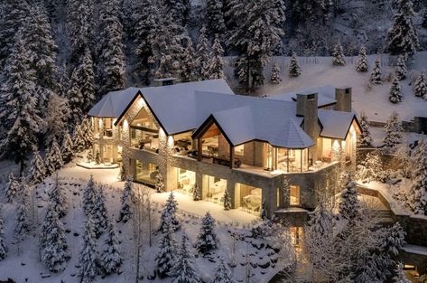 House In The Snow, Mountain Mansion, Mountain Property, Winter Lodge, Ski House, Luxury Ski, Winter Cabin, Aspen Colorado, Ski Chalet