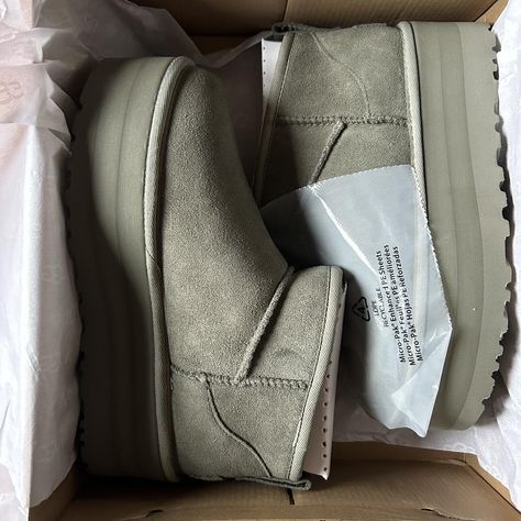 Ugg ultra mini platform moss green Brand new in... - Depop Ugg Ultra Mini Platform, Ugg Green, Ugg Platform, Green Platform, Ugg Ultra Mini, Green Brands, Moss Green, Hair Looks, Green And Grey