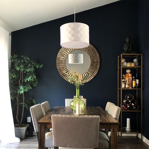 Navy & gold dining room Navy Gold Dining Room, Navy Dining Room Ideas, Dark Blue Dining Room, Blue Dining Room Decor, Dining Room Navy, Blue Dining Room, Gold Dining Room, Dining Room Renovation, Neutral Dining Room