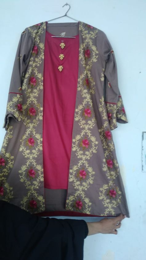 Kameez Ideas, Dressy Clothes, Kid Dress, Gown Designer, Womens Pants Design, Dress Designing, Pakistani Suit, Neck Designs For Suits, Trendy Shirt Designs