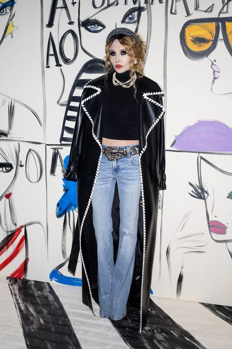 Stacey Bendet Says This ‘90s Trend Is Her Best-Kept Style Secret Shoe Trend, 90s Trends, Stacey Bendet, Tv Personality, Chic Pants, Parisian Fashion, Beauty Looks, Celebrity Design, Satin Pumps