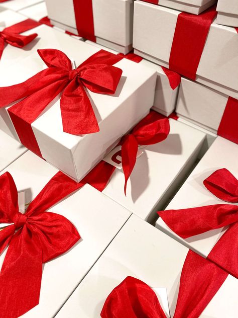 Luxury Corporate Gift Boxes for Clients with Box+Wood Gift Company | Custom branded gift tag & gift card Holiday Client Gifts, Company Christmas Gift Ideas, Client Holiday Gifts, Luxury Corporate Gifts, Christmas Marketing, Corporate Holiday Gifts, Red Gift Box, Chocolate Squares, Holiday Box