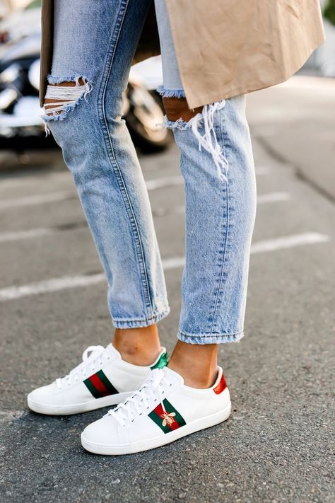 Fashion Jackson Honest Review of Gucci Ace Embroidered Sneakers Gucci Shoes Outfit, Gucci Sneakers Outfit, Tenis Gucci, Tas Louis Vuitton, Bee Shoes, Gucci Ace Sneakers, Gucci Shoes Sneakers, Sneaker Outfits Women, Tenis Vans