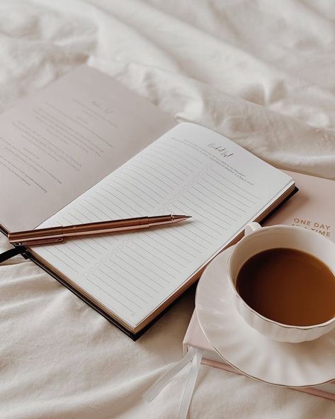 @beauvaismag shared a photo on Instagram: “🦋Do you struggle to wake up early?🦋 There are many benefits to waking up early & it only takes 21 days to create a habit ☀️You’ll find time…” • Jun 16, 2021 at 6:40pm UTC Aesthetic Greenery, Cream Aesthetic, Diy Templates, Goal Planning, Modern Fantasy, Manifestation Journal, Live Your Best Life, How To Wake Up Early, Best Life