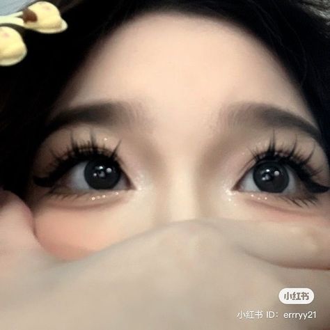 Douyin Eye Makeup, Japanese Skin Care, Beauty Makeup Products, Makeup Chinese, Pretty Girl Aesthetic, Makeup Douyin, Dark Makeup Looks, Downtown Girl Aesthetic, Chinese Social Media