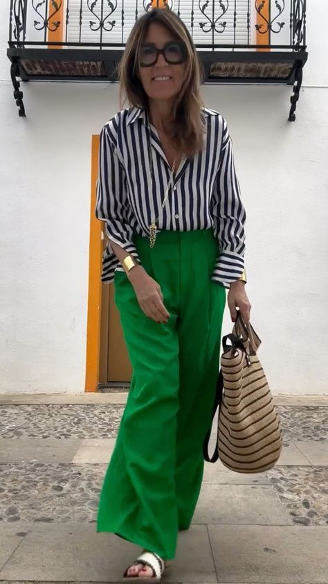 Stripe Pants Outfit, Outfits With Striped Shirts, Leather Skirt Outfit, Business Outfits Women, Mode Casual, Elegant Blouses, Spring Street Style, Fashion Attire, Casual Chic Outfit