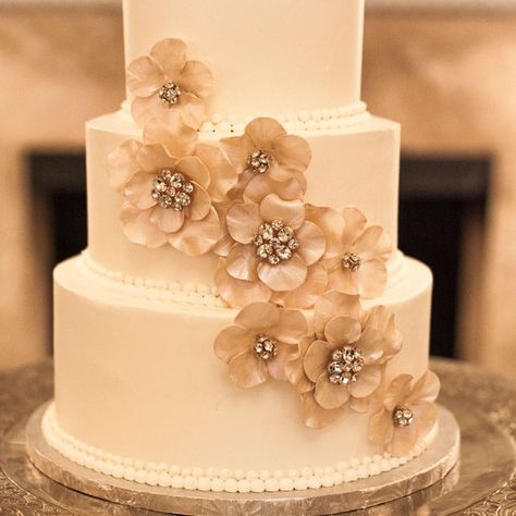 Gold and crystal wedding cake | Andrea Hallgren Photography | Dulce Desserts Wedding Cake Champagne Color, Champagne And Gold Wedding, Champagne Wedding Cakes, Champagne Gold Wedding, Champagne Wedding Colors, Color Cake, Wedding Cake Images, Crystal Cake, Wedding Cake Photos