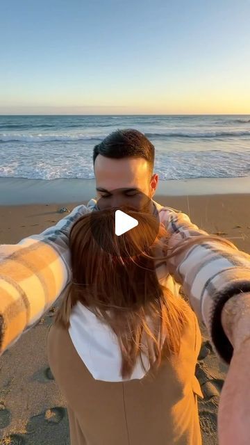 Cute Poses Boyfriend, Easy Couple Poses Selfie, Friends Photo Poses Ideas, Cute Boyfriend Pictures Selfies, Sea Photoshoot Ideas Beach Photos, Couple Photo Ideas Selfie, Couples Photo Ideas Instagram, Cute Couple Selfies Photo Ideas, Italy Photography Ideas