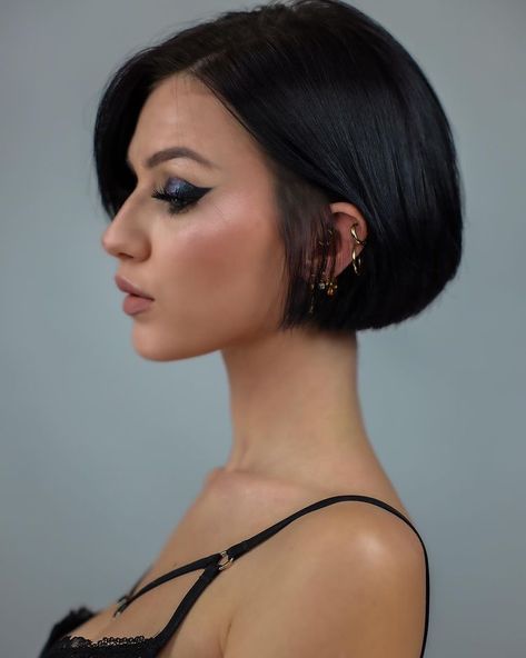 STELLA CINI (@stellacini) • Instagram photos and videos Jaw Length Bob, Stella Cini, Very Short Bob, Really Short Hair, Haircut Inspiration, Front Hair Styles, Work Hairstyles, Haircuts Straight Hair, Short Bob Haircuts