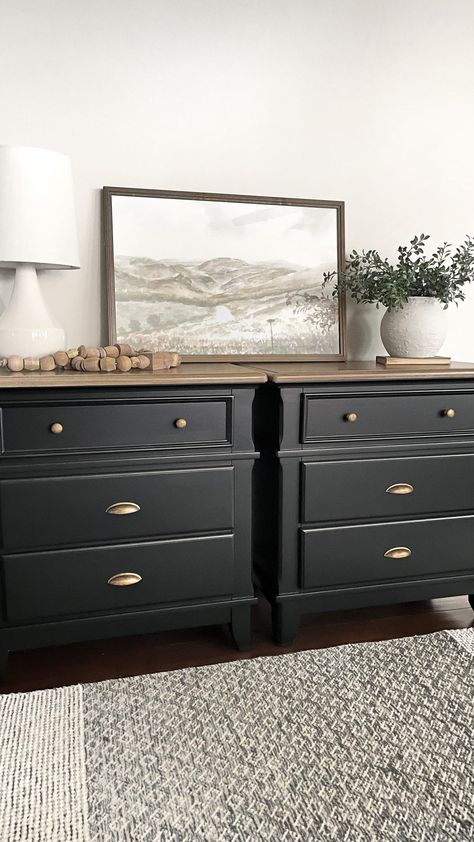 touch.of.townsend on Instagram: How do you feel about this quick before & after on these night stands? 🖤 If only it was this quick and easy 😅 This set was refinished in… Renovated Night Stands, Nightstand Refinish, Night Stand Refinishing Ideas, Update Bedroom Furniture, Dresser Set Makeover, Restored Night Stand, Night Stands Refurbished, Diy Nightstand Painting Ideas, Nightstand Remodel