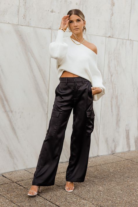 Black Cargo Pants Outfit Winter, Satin Pants Outfit Casual, Black Satin Pants Outfit, Cargo Pants Outfit Casual, Cargo Pants Outfit Winter, Cargo Outfits Women, Satin Pants Outfit, Black Cargo Pants Outfit, Satin Outfit