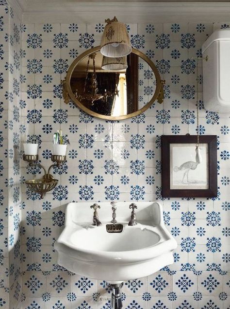 Ivy House, Bad Inspiration, Blue Rooms, Vintage Bathroom, Tile Ideas, Bathroom Tile, House Garden, Beautiful Bathrooms, Architectural Digest