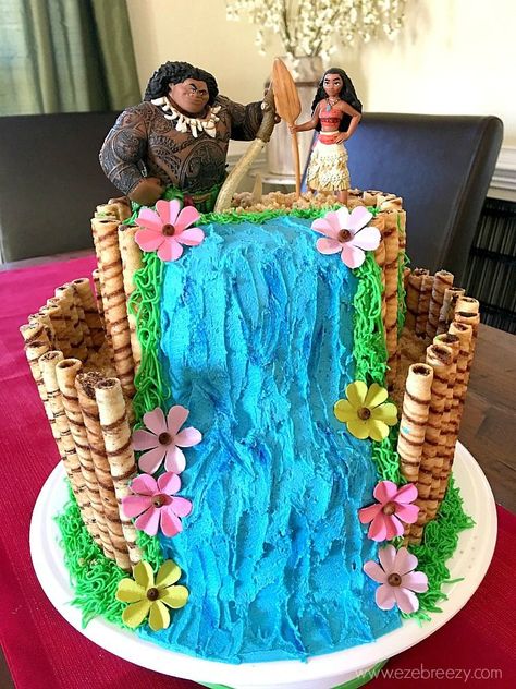 I am so excited to share this Moana Birthday Cake with you today! It is a blast to make and the perfect birthday cake for any Moana fan. Kue Disney, Disney Moana Birthday Party, Cake Decorating For Kids, Moana Birthday Cake, Moana Cake, Moana Birthday Party, Moana Party, Dessert Party, Moana Birthday