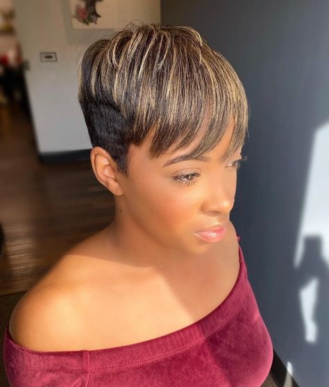 Black Women's Undercut Highlighted Pixie Highlighted Pixie, Women's Undercut, Short Hairstyles For Black Women, Black Hair Short Cuts, Easy Curls, Short Hair Images, Short Haircut Styles, Blonde Wigs, Short Hair Pixie Cuts