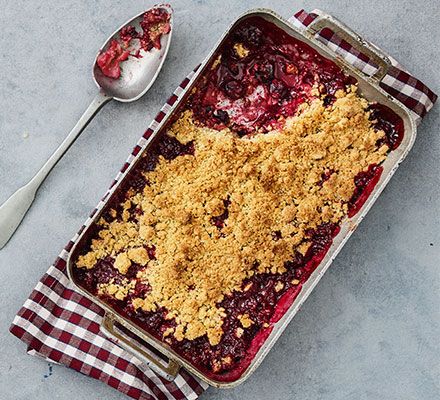 This damson and apple crumble will go down a treat as a family dessert. The damsons will contain stones, so remember to warn people to remove them as they eat Best Vanilla Ice Cream, Cherry Crumble, Blackberry Crumble, Family Desserts, Blackberry Recipes, Fruit Crumble, Jamie Oliver Recipes, Crumble Recipe, Crumble Topping