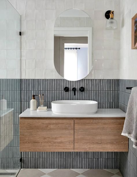 Before + After: A Major Transformation Of A 1980s Brick Home Exposed Brick Bathroom, Bad Modern, Before After Bathroom, Modern Australian Home, Bathroom Tile Design Ideas, Apartment Design Inspiration, Brick Bathroom, Boy Bathroom, Bungalow Bathroom