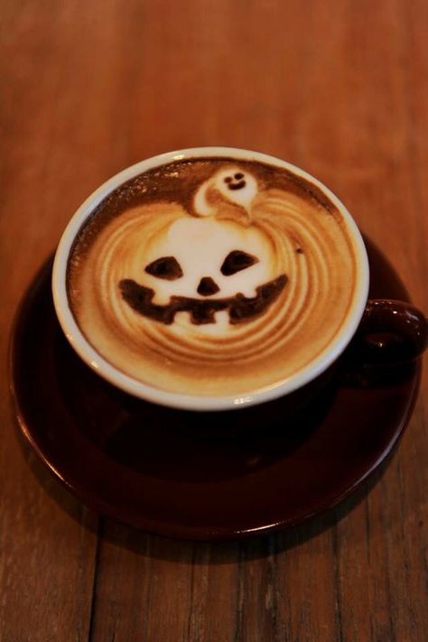 Halloween Latte Art, Halloween Cafe, Coffee Kisses, Saving Cards, Coffee Latte Art, Carving Pumpkins, Pumpkin Carvings, Autumn Rain, Coffee Obsession