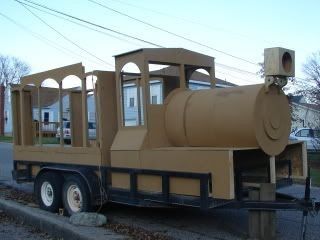 Halloween Tunnel, Holiday Parade Floats, Parade Float Theme, Cardboard Train, Polar Express Christmas Party, Homecoming Floats, Christmas Parade Floats, Polar Express Party, Ward Christmas Party