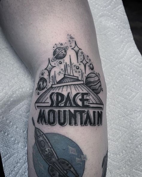 ♱ 𝕵𝖆𝖉𝖊 𝕼𝖚𝖆𝖎𝖑 ♱ on Instagram: “Space mountain from my Tomorrowland flash sheet for Justin. Fun Facts: Opening at WDW in 1975, and Disneyland in 1977, Space Mountain was…” Space Mountain Tattoo, Tower Of Terror Tattoo, Disneyland Tattoo, Disney Sleeve Tattoos, Disney Sleeve, Disney Travel Agents, Disney World Rides, Mountain Tattoo, Tower Of Terror