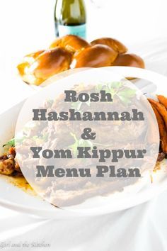 Yom Kippur Menu, Rosh Hashanah Desserts, Food Motion, Rosh Hashanah Menu, Jewish Dishes, Hebrew Culture, Rosh Hashana Recipes, Passover Meal, Holiday Dinner Menu