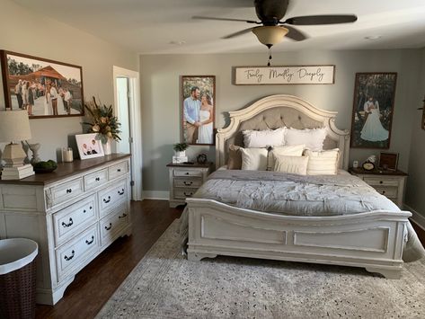 Raelynn Bedroom Set, King Bed Layout Bedrooms, Vanity Ideas Bedroom Farmhouse, Big Furniture Small Bedroom, Cheap Farmhouse Bedroom Makeover, Tan Beige Bedroom Ideas, 16x16 Bedroom Layout, Country Romance Bedroom, Small Master Bedrooms Decor Farmhouse