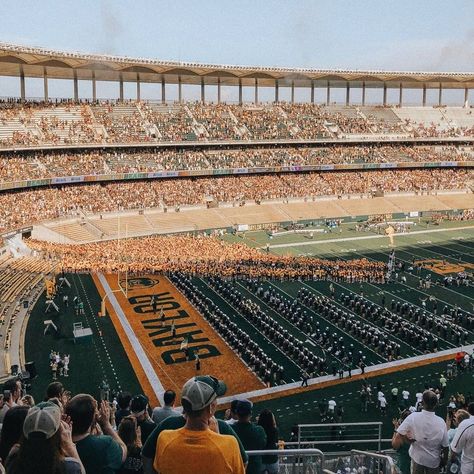 Baylor Football, University Inspiration, Nfl Football Pictures, Texas Living, School Goals, College Aesthetic, Baylor University, Dream College, Baylor Bear