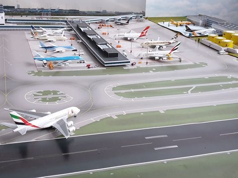 Amsterdam airport Schiphol 1:500 Diy Airport, Airport Accessories, Airport Diorama, Amsterdam Airport, Amsterdam Airport Schiphol, Make A Paper Airplane, Airplane Models, Diorama Ideas, Airport Design