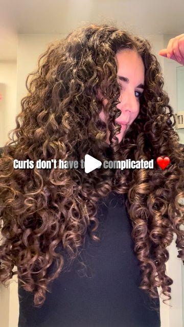 🤍 Samantha 🤍 on Instagram: "❤️ Curls don’t have to be complicated All you needs are these simple steps 👇🏻 1. Start with a cleansing shampoo, something that’s going to remove build up and leave your hair feeling clean. 2. Follow up with a conditioner. You may need only a little, or may need a lot of conditioner, do what’s best for your hair. 3. Style your hair wet. Leave-in conditioner first 4. finishing products with hold are applied last for longevity. Ex. Gels, mousse, foam 5. Scrunch for definition. 6. Always use a diffuse to dry You see, Curls don’t have to be complicated. Simple, to the point and results are always *chef’s kiss* 🔽🔽🔽🔽🔽 Products Used: Shampoo Conditioner All-In-One Curly Irish Sea Moss Gel Use Code: MERMAIDCURLZ for savings on the entire Love Ur Curls websit Love Ur Curls, Cleansing Shampoo, Sea Moss, Irish Sea, Leave In Conditioner, Shampoo And Conditioner, Hair Hair, Conditioner, How To Apply