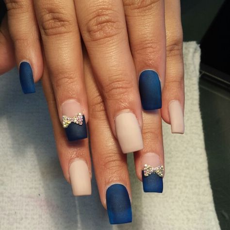 Navy Blue And Blush Nails, Navy Blue And Cream Nails, Matte Blue Nails Design, Matt Nails Design, Matte Navy Nails, Matte Navy Blue Nails, Navy Nail Art, Regina Phalange, Sns Nails Designs