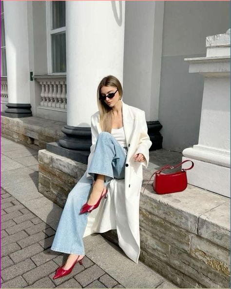 Red Heels Outfit, Dressy Casual Outfits, Casual Chique, Effortless Outfit, Foto Art, White Coat, Versatile Outfits, Casual Chic Outfit, 가을 패션