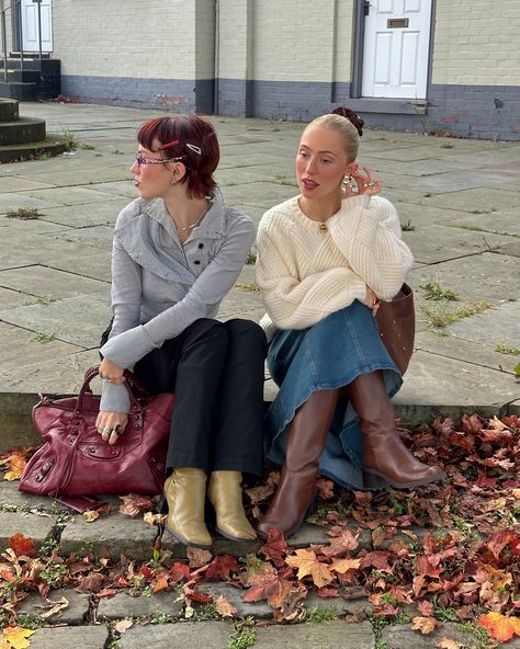 oh we are feeling autumnal 🍂🍁 Romcom Outfits, 2000s Romcom, 2024 Ootd, London Vibes, Modest Clothes, Fall Fit, Downtown Girl, Cozy Autumn, Fall Fits