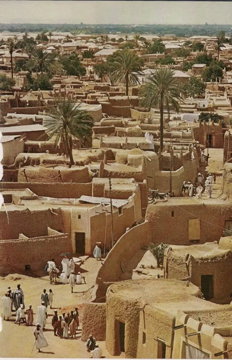 Kano, Nigeria, 1960s Nigerian History, Nigeria Travel, African Architecture, Africa Do Sul, Vernacular Architecture, Out Of Africa, African History, Africa Travel, West Africa