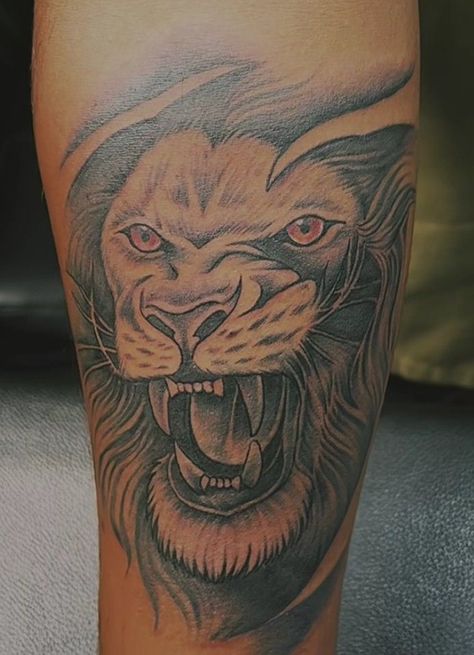 Cool Animal Tattoos, Guru Tattoo, Graphic Design Activities, Hindu Tattoos, Mom Dad Tattoo Designs, Side Wrist Tattoos, Lion Tattoos, Animal Tattoo Ideas, Lion Head Tattoos