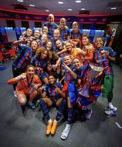 Arsenal Football Team, Barca Team, Barcelona Pictures, England Ladies Football, Cute Football Players, Barcelona Players, Barcelona Football, Soccer Poster, Arsenal Football