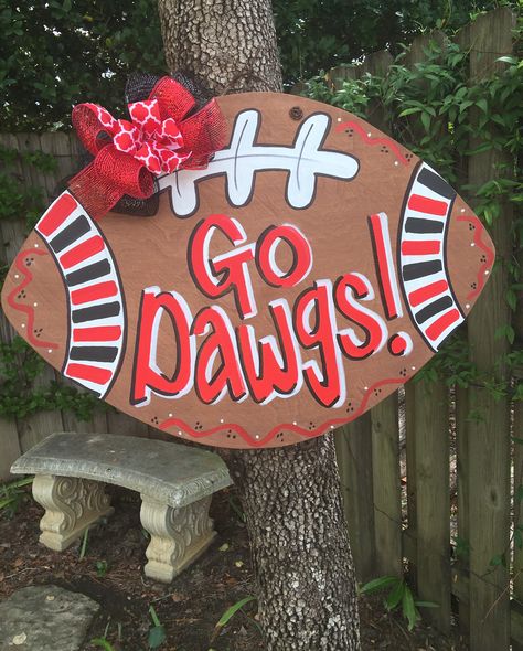 Go Dawgs Door Hanger, Uga Door Hanger, Georgia Bulldogs Door Hanger, Bulldog Door Hanger, Georgia Bulldogs Decor, Georgia Bulldog Wreath, Craft Signs, Football Door Hangers, Bulldog Decor