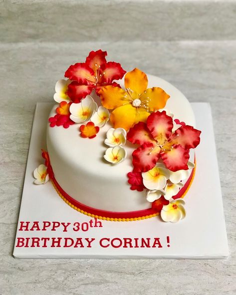 Isascake - A Closer Look📸 Sweet 16 Flower Cake, Hawaiian Flower Cake, Tropical Flower Cake, Birthday Cake For Woman, 30th Birthday Cake For Her, Hibiscus Flower Cake, Edible Lace Wedding Cake, Summer Themed Cupcakes, Hawaiian Birthday Cakes