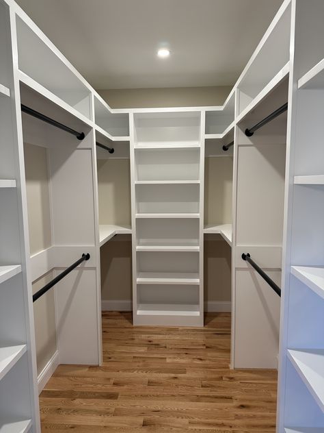 Simple Walking Closet, Master Closet Design On A Budget, Walk In Closet Ideas U Shaped, Diy His And Hers Closet, Closet Room Design Ideas, Closet With Built In Shelves, Walk In Closet Shelf Ideas, U Shape Walk In Closet Ideas, Small Closet Reno