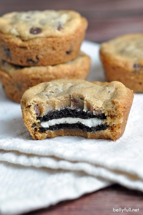 These Oreo Stuffed Chocolate Chip Cookies are double stuffed Oreo cookies sandwiched in between two chocolate chip cookies. The BEST cookies ever! #oreostuffedcookies #oreochocolatechipcookies #chocolatechipstuffedcookies Oreo Chocolate Chip Cookies, Stuffed Chocolate Chip Cookies, Oreo Stuffed Chocolate Chip Cookies, Oreo Dessert Recipes, Oreo Chocolate, Best Cookies Ever, Gooey Cookies, Oreo Recipes, Buy Cookies