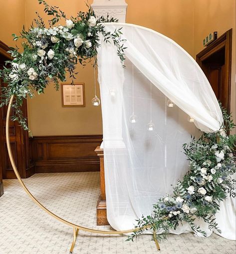 simple circular gold arch Circular Wedding Arch Lights, Metal Circle Arch Wedding, Wedding Arch Half Circle, Round Gold Arch Wedding, Round Flower Backdrop, Flower Arch Circle, Round Balloon Arch With Drapes, Gold Arch With Flowers, Round Wedding Arch Ideas Diy