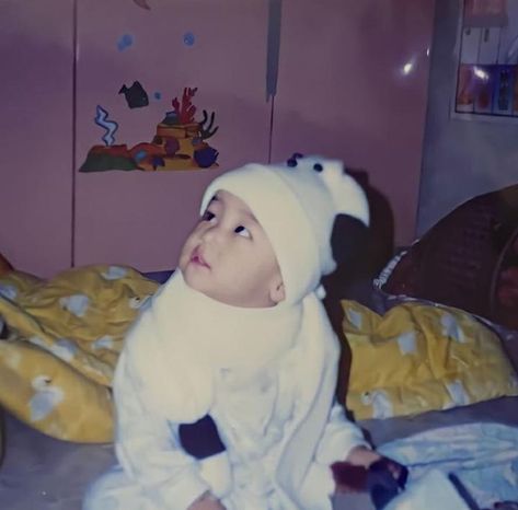 Jeonghan Baby Pic, Childhood Pictures, Skater Boys, Baby Icon, Seventeen Jeonghan, Happy Children's Day, New Jeans Style, Childhood Photos, Korean Men