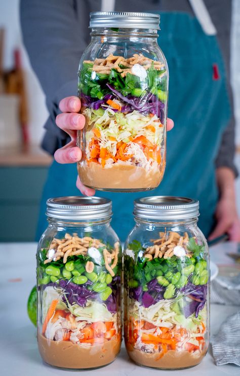 Mason Jar Meal Prep: Peanut Chicken Salad | 12 Tomatoes Cold Salad Meal Prep, Salads In Mason Jars, Jar Pasta Salad, Mason Jar Soups, Mason Jar Noodles, Jar Meal Prep, Jar Meals, Salad Jars, Mason Jar Salad Meal Prep