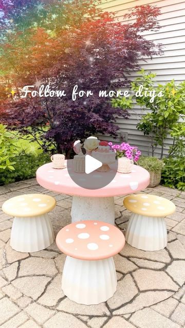 Kitchen Seating Nook, Star Gazing Party, Mushroom Furniture, Old Farm Homes, Kids Outdoor Table, Diy Nye, Mushroom Room, Chocolate Table, Prairie Sunset