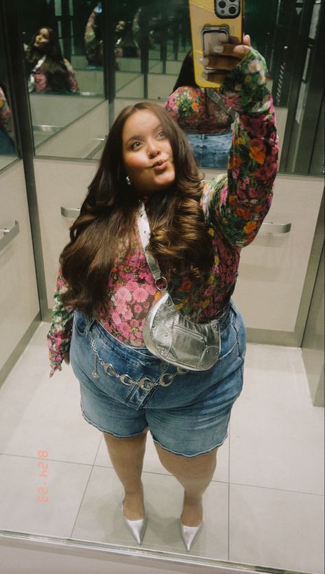 Oversized Plus Size Outfits, Plus Size Influencers, Y2k Outfits Plus Size, Jean Shorts Long, Plus Size Fall Outfit Ideas, Fall Fashion Plus Size, Street Style Plus Size, Autumn Shirt Outfit, Pink Y2k Outfit