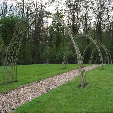 Living Willow Arches Willow Arch, Willow Fence, Gardening Design Diy, Living Willow, Garden Arbor, Garden Arches, Big Garden, Garden Gate, Garden In The Woods