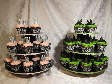 Wicked Party Theme, Wicked Cupcakes, Movie Cupcakes, Wicked Party, Wizard Of Oz Decor, Witch Cake, Witch Party, Glinda The Good, Wicked Witch Of The West