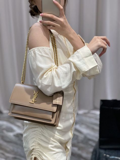 👜👠🕶Top quality 📦✈️🌍Shipping Worldwide, Provide global purchasing services #bag#usa#usanews#dubai#paris#france#london#italy#dubaifashion#makeup#makeuplover#fashion#fashionstyle#luxury#luxurylifestyle#fendipeekaboo#luxurylife#model#design#details#ysl#yslbags#yslbeauty#ysldionysus#yslcrossbodybag#yslshoulderbag#louisvuittonhandbags#louisvuittonbags#louisvuittonlover#backpack#backpacking Abaya Girl, Bridal Boutique Interior, Galaxy Stuff, Ysl Bags, Trendy Purses, Model Design, Closet Organizer, Boutique Interior, Perfect Style