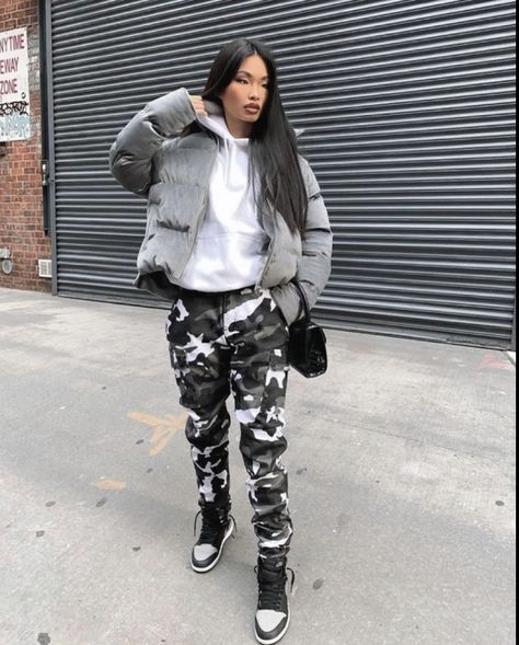 Teenage Outfits, Tomboy Outfits, Tomboy Style Outfits, Chill Outfits, Looks Street Style, Camo Pants, Cute Swag Outfits, Streetwear Fashion Women, Tomboy Fashion